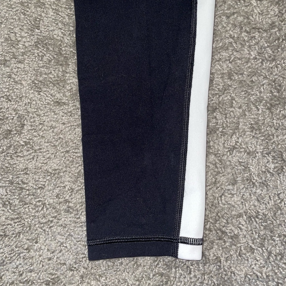 Athleta Salutation Stash Pocket 7/8 Tight - Picture 4 of 5